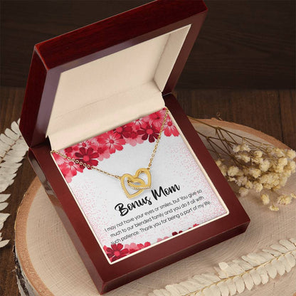 Bonus Mom Interlocking Hearts Necklace Message Card